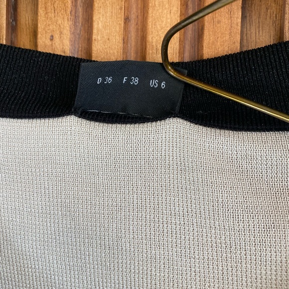 Akris cream with black trim t shirt. 100% silk. Size 6 - Picture 2 of 4